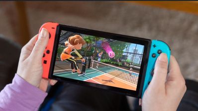 Consola Nintendo Switch con Switch Sports y 12 meses NSO