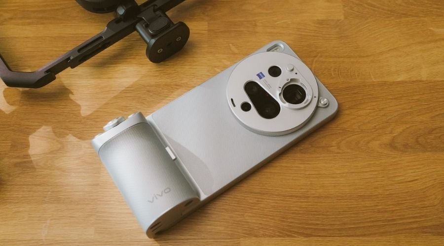 VIVO X300 Ultra-16