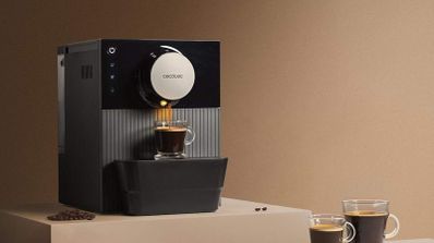 Cafetera superautomática - Cecotec Cremmaet Cube foto con cafés