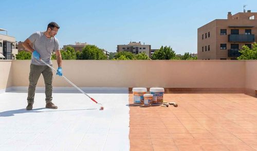 pintura para aislar del calor con rodillo