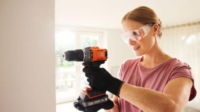 Taladro percutor a batería BLACK + DECKER uso