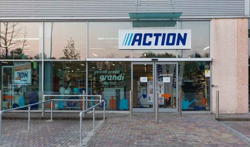 ActionStore_Shop_Entrance_Italy_Vanzaghello_2021_nlaexw