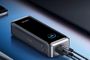 Batería externa Anker Prime con pantalla digital y dos cables USB-C conectados para cargar varios dispositivos