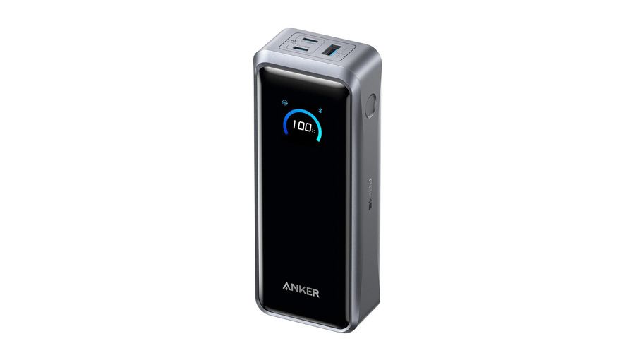 Batería externa Anker Prime de color negro con pantalla digital, tres puertos de carga y acabado metálico