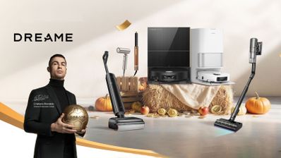 Cristiano Ronaldo junto a una selección de productos Dreame que incluye robots aspiradores, aspiradoras de mano y dispositivos de cuidado personal sobre un fondo decorativo.