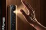 Xiaomi Smart Lock 5 Max con sistema de reconocimiento de la palma de la mano para abrir la puerta sin llaves