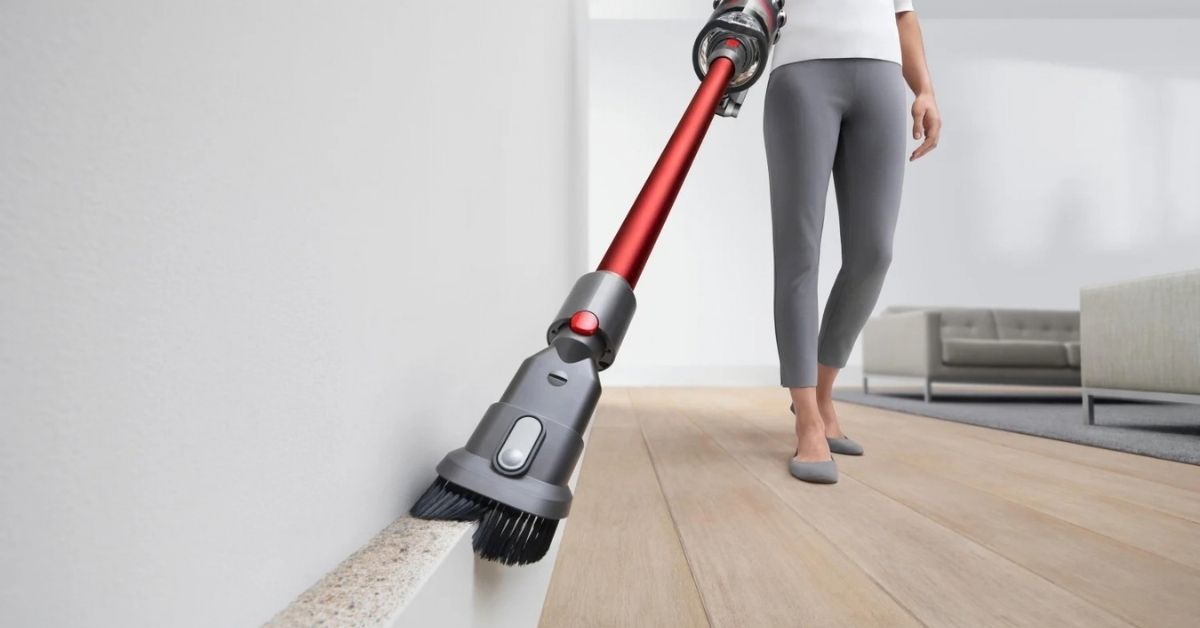 Aspirador de Escoba sin Cable Dyson V11 Fluffy uso esquinas