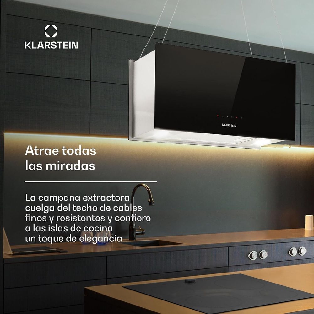 Campana extractora negra suspendida sobre una isla de cocina.