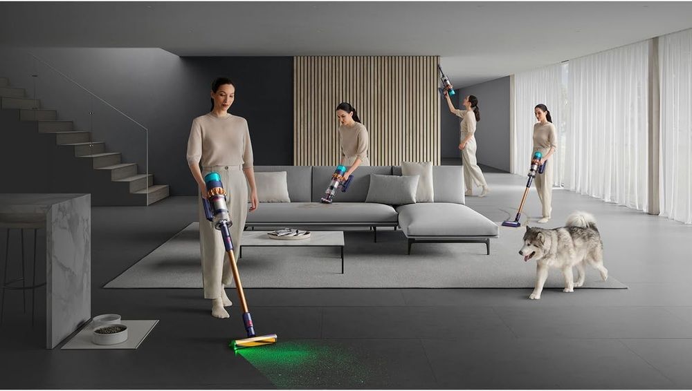 Aspiradora Dyson sin cable utilizada para limpiar diferentes zonas de una casa.