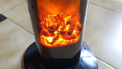 Detalle del efecto chimenea encendido del calefactor Orbegozo CR 5039.