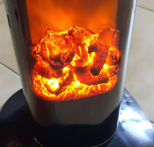 Detalle del efecto chimenea encendido del calefactor Orbegozo CR 5039.