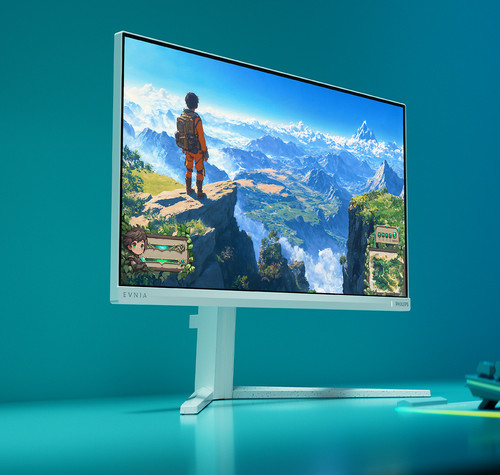 Monitor Philips Evnia 24M2N3201P blanco sobre un escritorio con iluminación azul, junto a un teclado y unos auriculares.