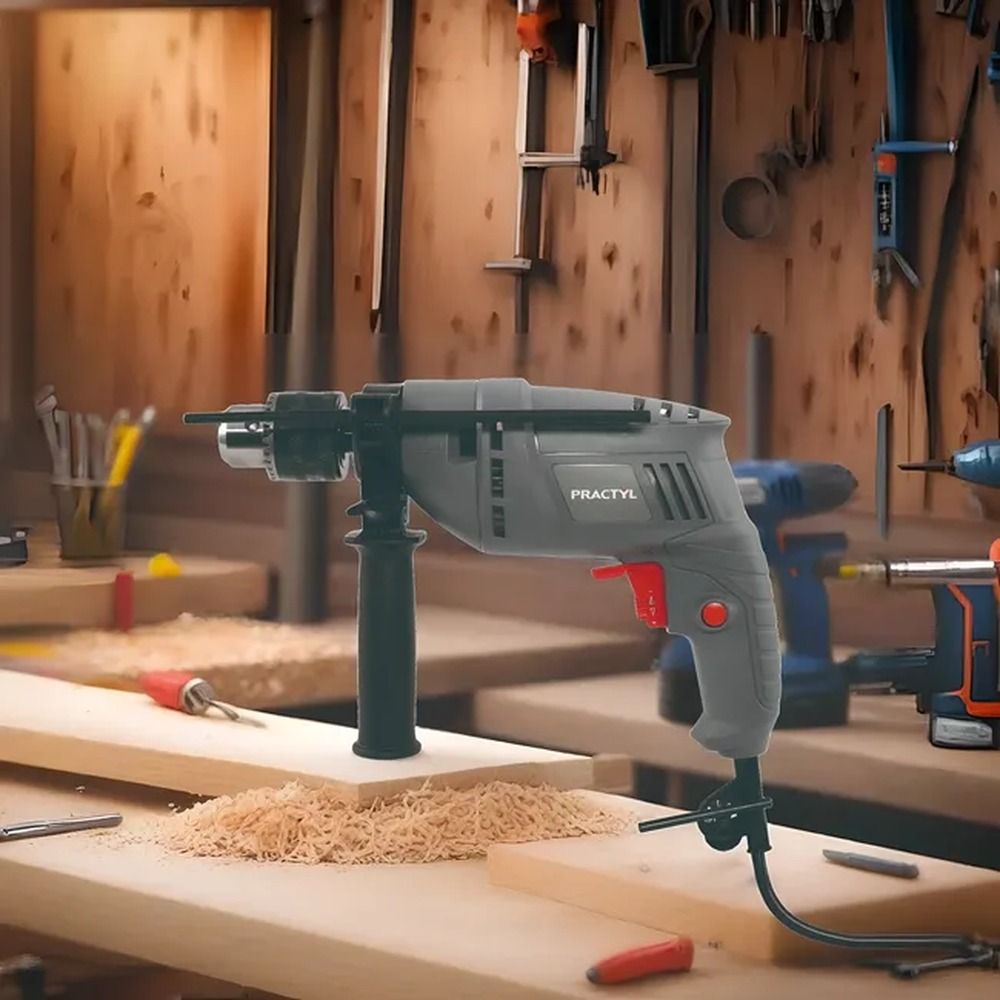 Taladro eléctrico utilizado en un taller de bricolaje.