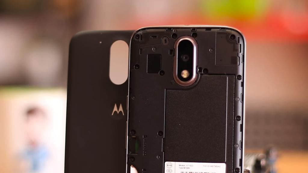 Smartphone Motorola Moto G4 abierto