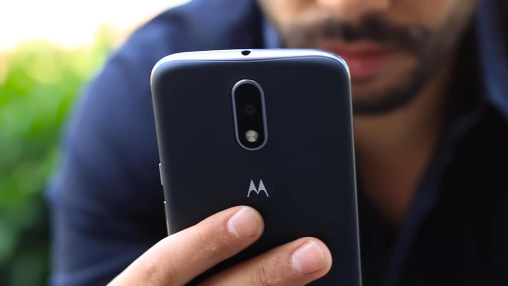 Smartphone Motorola Moto G4 en la mano