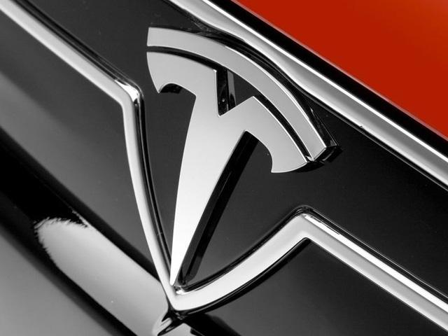 Logotipo frontal de coche Tesla