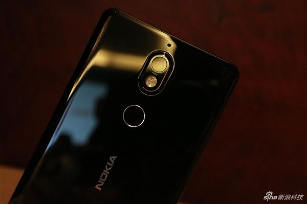 Imagen posterior del Nokia 7