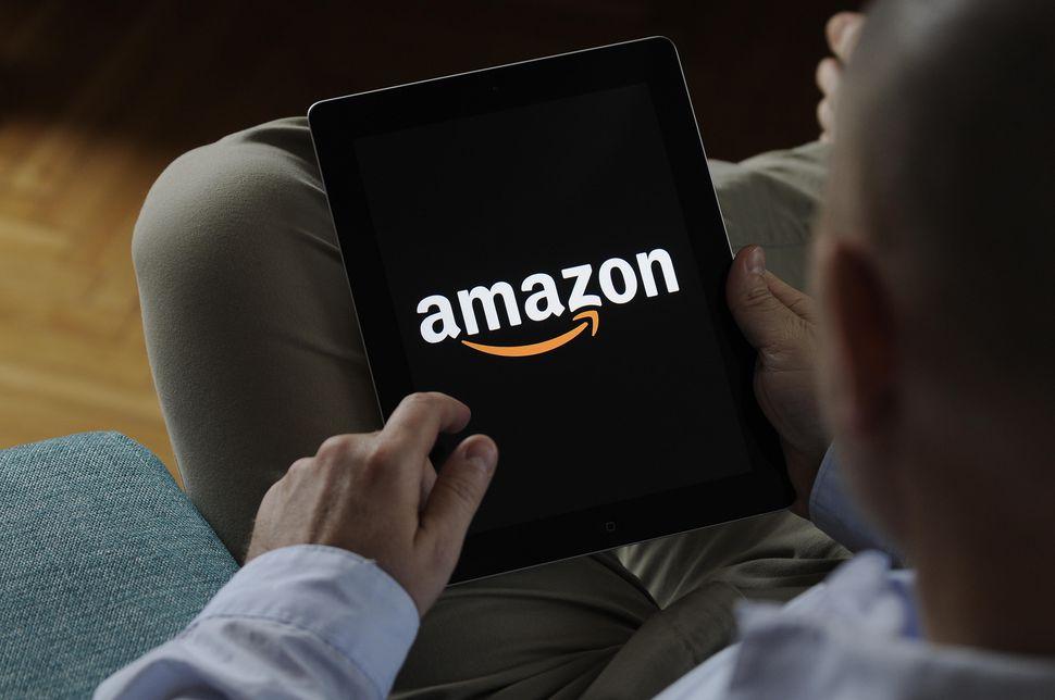 Logotipo de Amazon en un tablet