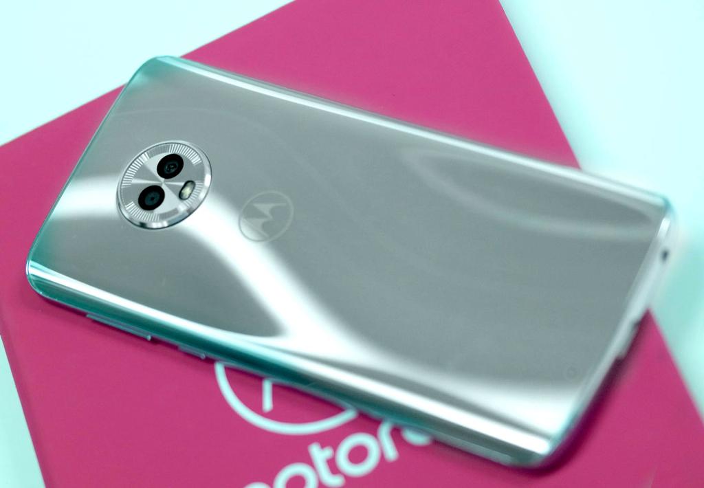 Imagen trasera del Motorola Moto G6