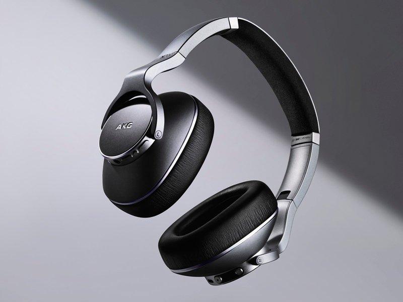 Auriculares inalámbricos de Samsung y AKG